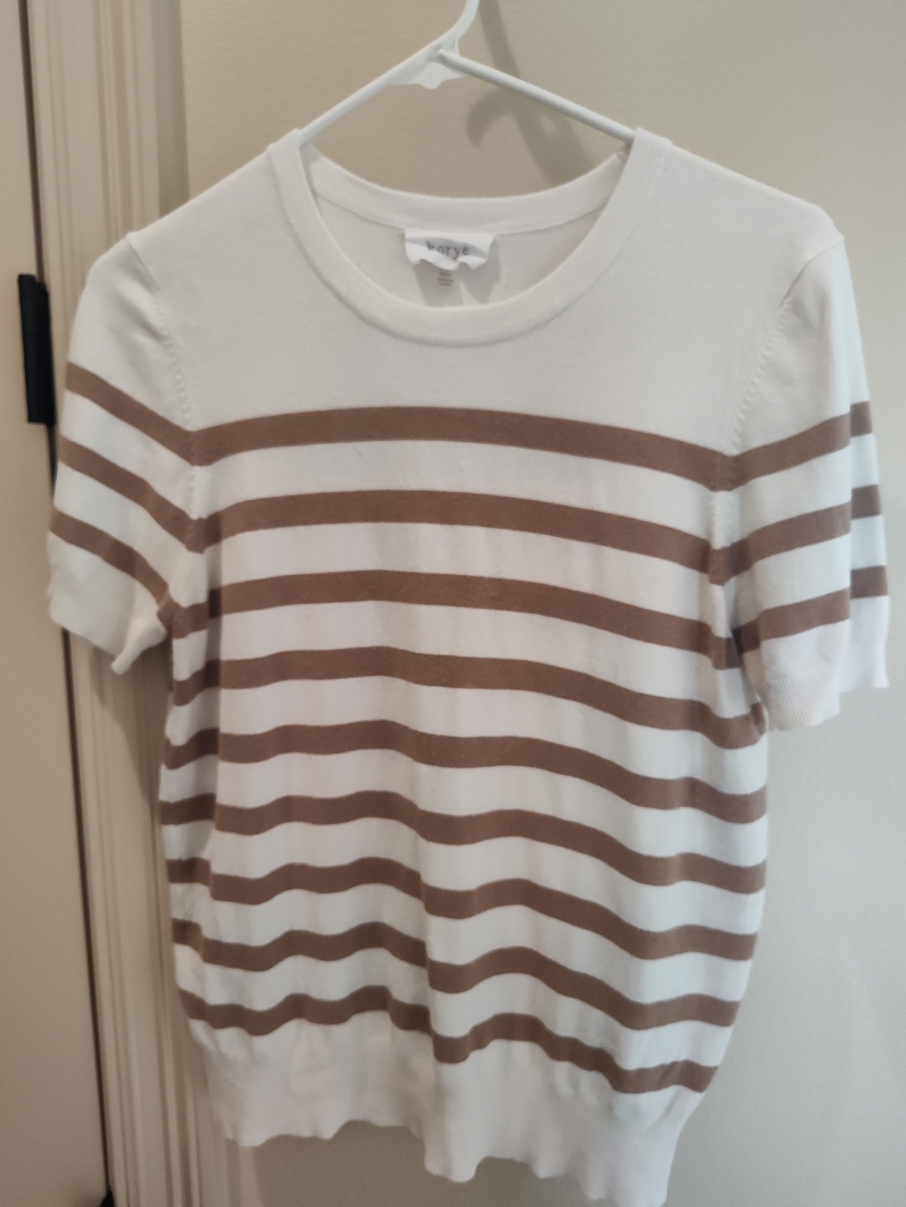 Korye White & Brown Striped Short-Sleeve Sweater Size Medium